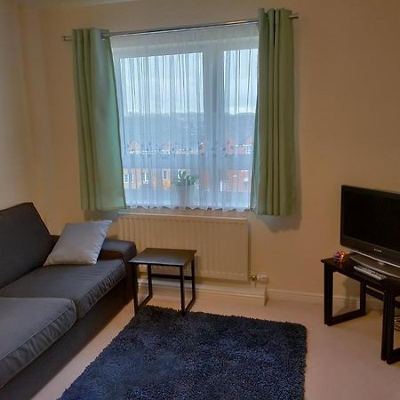 Double Room In A Top Floor Shared Apartment نورث هامبتون المظهر الخارجي الصورة
