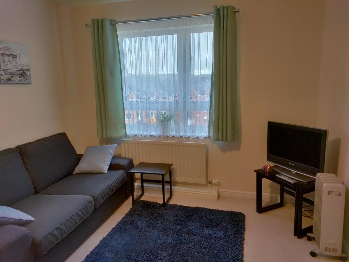 Double Room In A Top Floor Shared Apartment نورث هامبتون المظهر الخارجي الصورة